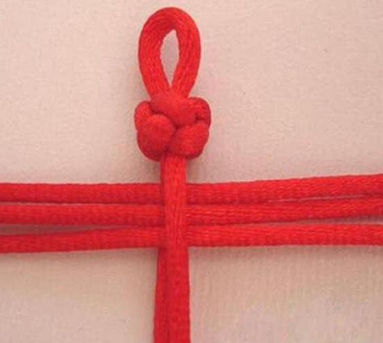 红绳手链的编法图解,教程很详细,注意跟着教程学哦,用到的是中国结5号