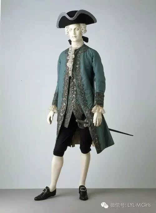 下面来对比下巴洛克时期的大衣 三角帽(tricorne)自17世纪后期盛行至