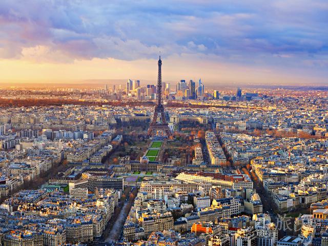 巴黎是法国的经济和金融中心,著名的世界艺术之都,时尚之都,文化之都
