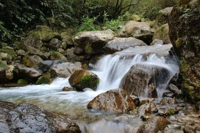 湖泼,峡谷,四溪沟,溶洞群…在峨眉龙池,藏着一个人间天堂!