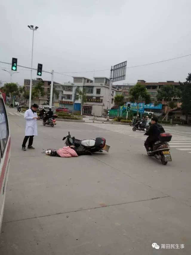 仙游玉田大桥车祸视频曝光,仅3秒钟她留下两个孩子,脑浆洒地.