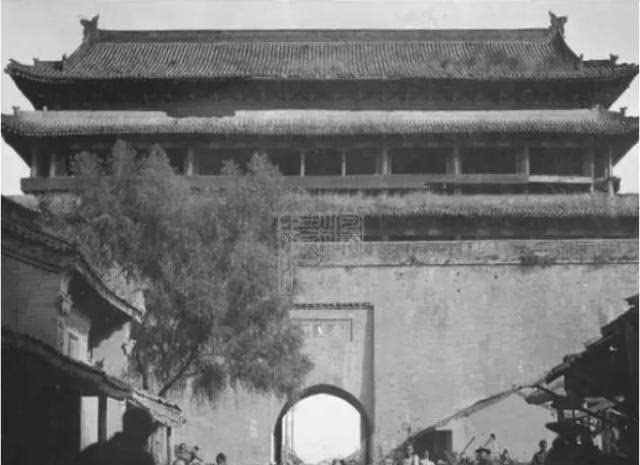80年代南门瓮城里的状况(严建设 摄) 2000年后 安定门 安定门为西安