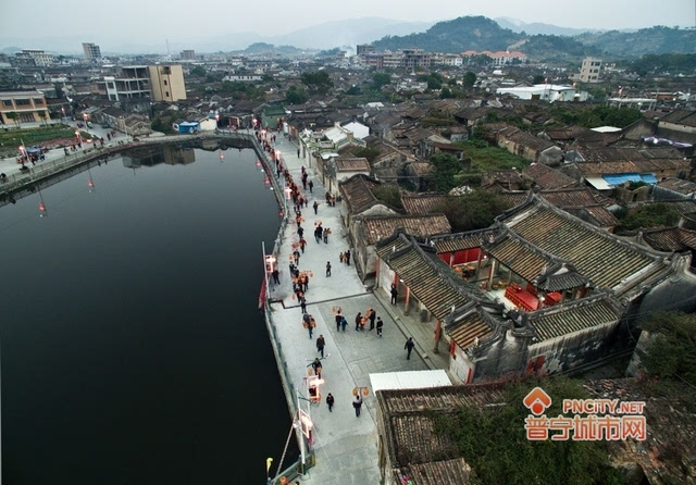 震撼视觉!航拍中国最大村落:普宁大长陇