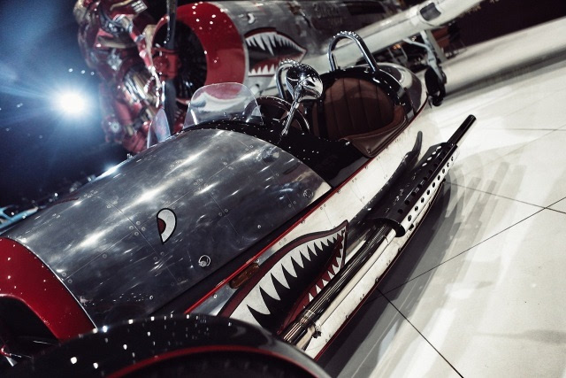 如果你想亲眼看一下鲨鱼嘴涂装的战斗机,除了去美国空军国家博物馆