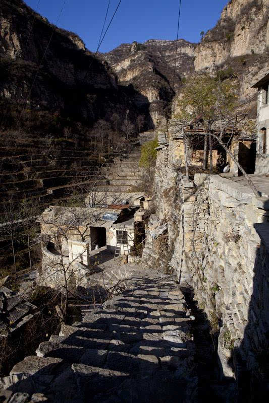 悬崖断壁上的古村庄——山西省平顺县岳家寨村