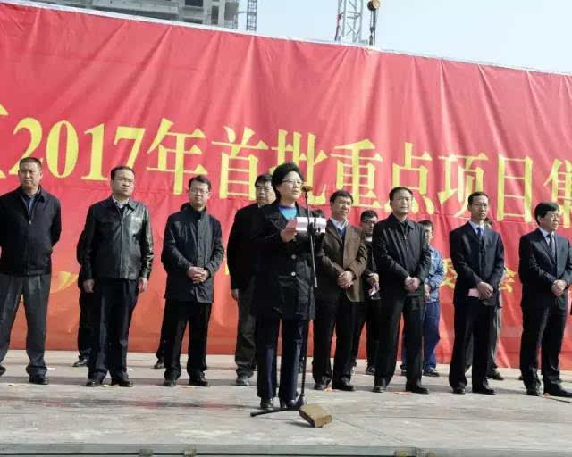 图为:长治市环保局党组书记赵晚花讲话 市环保局党组书记赵晚花代表