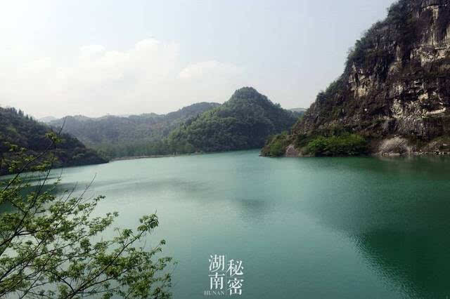 地质遗迹景观以岩溶地貌为主 湄江景点分为 塞海湖一蝙蝠峡 观音崖一