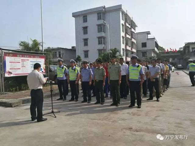 万宁市交通警察大队长杨岛,副大队