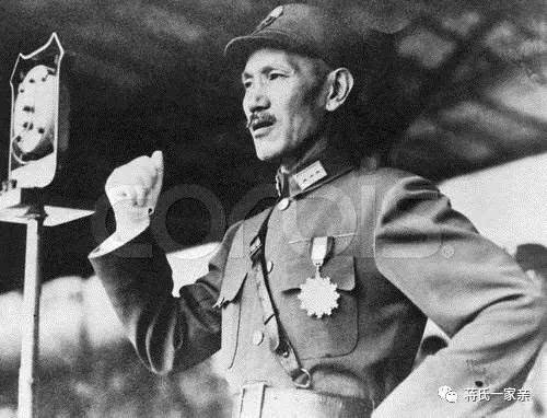 1937年7月17日,蒋介石在庐山发表"最后关头"演说,标志着全面抗战的