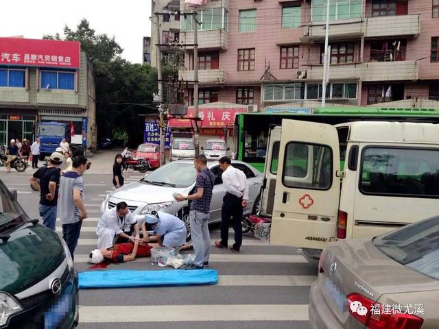 【微拍尤溪】尤溪七中附近发生一起车祸,女子头部流血,场面可怕