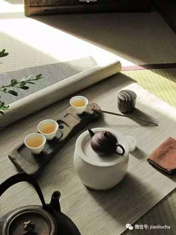 把茶冷眼看红尘,借茶静心度春秋. 品茶而悟道,是一种清福,是一种境界.