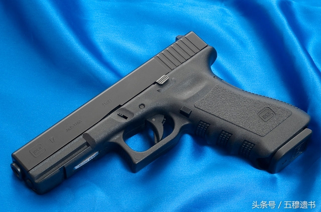 格洛克手枪的英文名均为大写的"glock"加型号后缀