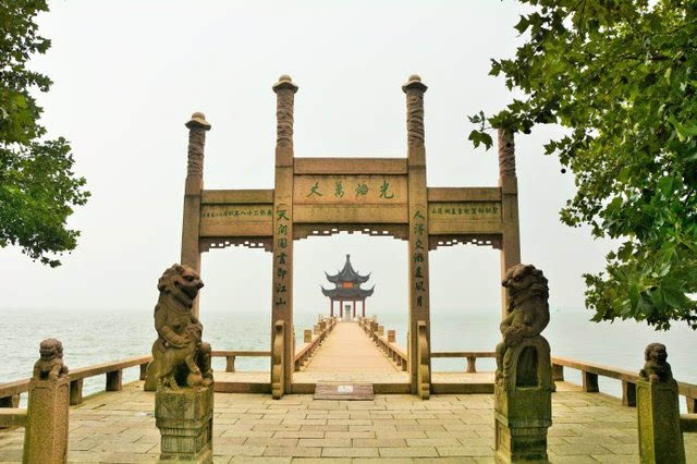 园中的古杨梅树,古柳毅井以及康熙到东山的御码头,被称为启园三宝.