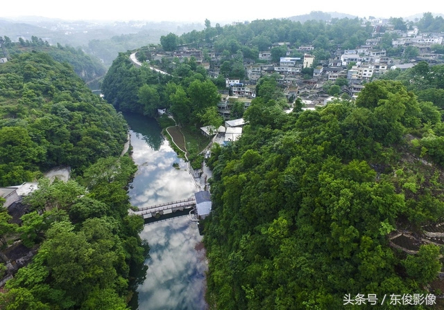 2017年5月18日,在贵州省贵阳市花溪区石板镇芦荻村拍摄的自然村寨.