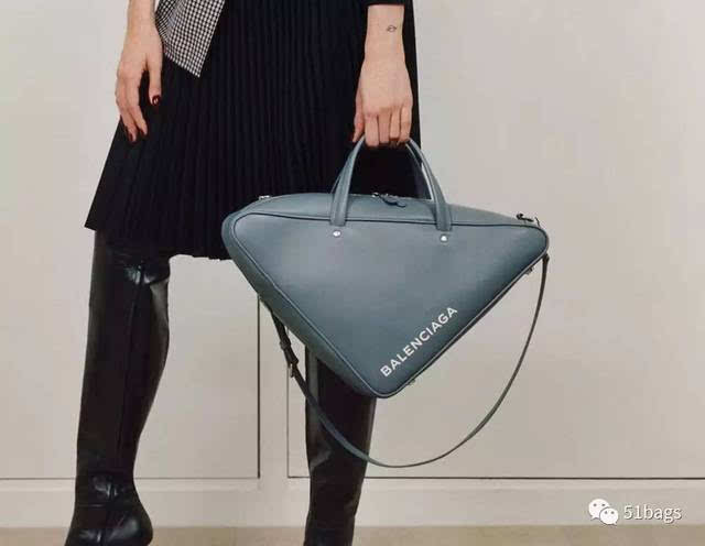 三角形的包包会火吗? | balenciaga 2017年秋冬女士手袋系列预览