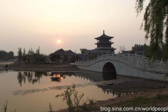 三曹园,地处临漳县城西南新区朱明大街,永阳路,厚载大街和凤阳路之间