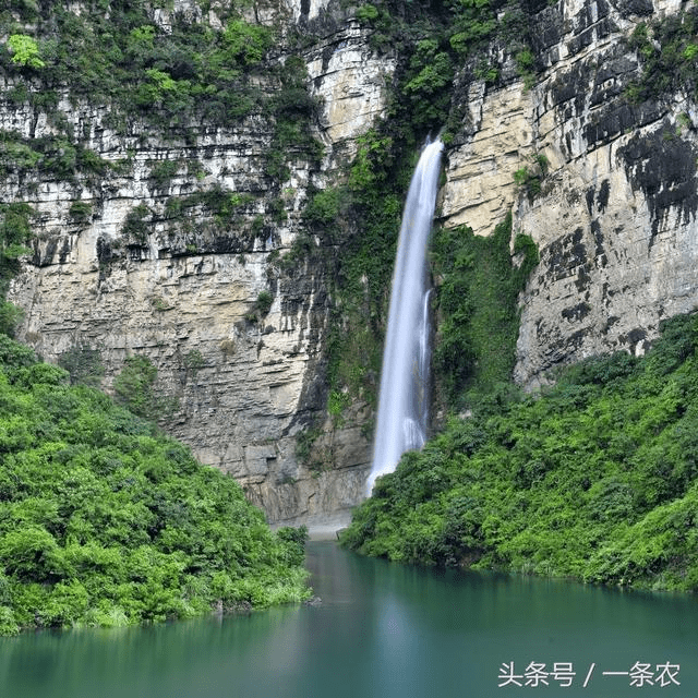 白练腾空