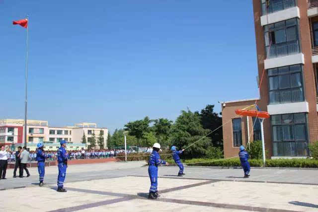 青岛市中小学应急疏散演练观摩会在黄岛区海之韵小学落下帷幕