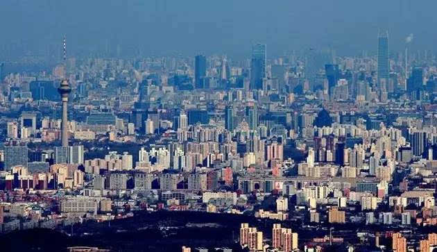 如果天气晴好没有雾霾时, 可以鸟瞰北京城全貌.