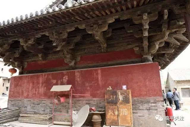 崇明寺位于高平市圣佛山,创建于北宋开宝年间(968～975年),寺中中佛殿