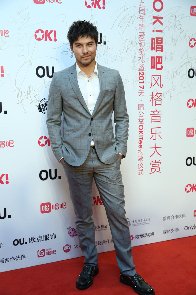 中国台湾男演员凤小岳,他的代表作品有《九降风》《艋舺》《女朋友男