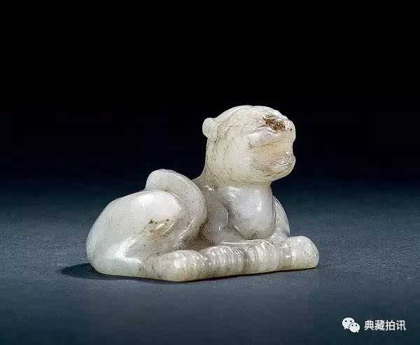 lot 1291 南北朝 青白玉虎 估价:50,000-70,000 hkd 拍品说明 尺寸:宽