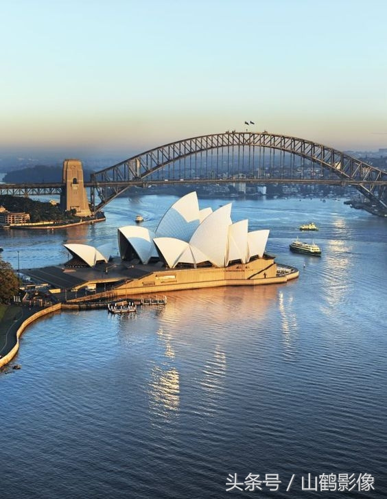 悉尼歌剧院是澳大利亚的地标建筑,也是20世纪最具特色的建筑之一,2007