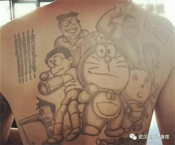 哆啦a梦纹身:穿回童年的时光!