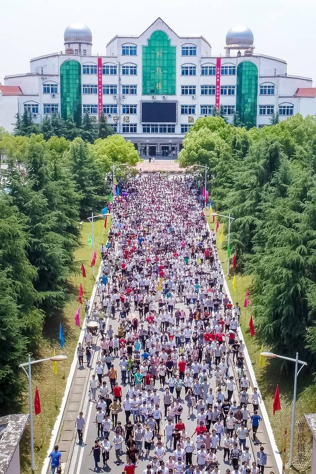 16张照片,航拍浠水高考第一天!浠水一中,浠水实验高中