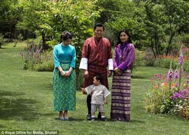 小王子只有一岁半,注定是未来不丹国王