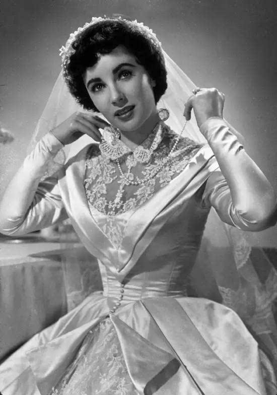 伊丽莎白·泰勒(elizabeth taylor)饰演的凯是一个深陷爱情的