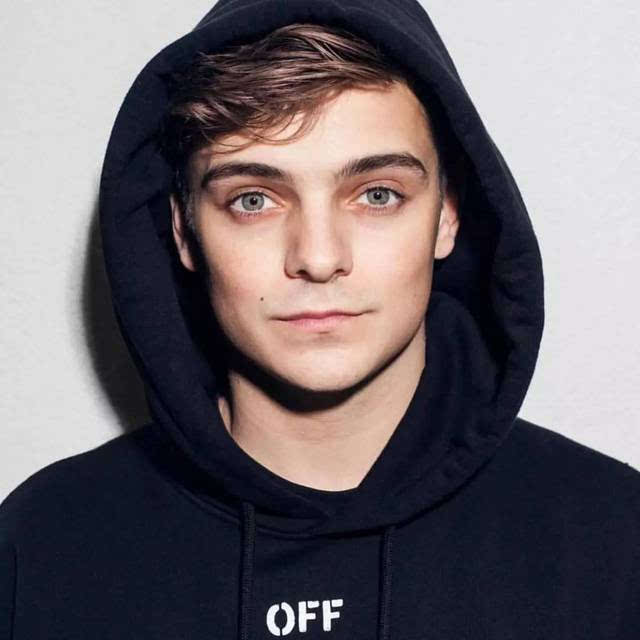 martin garrix/马丁 盖瑞斯 绰号:小马丁 出生                 出生