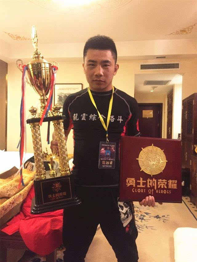 中国mma新生代名将何金浩:我喜欢慢慢杀死对手