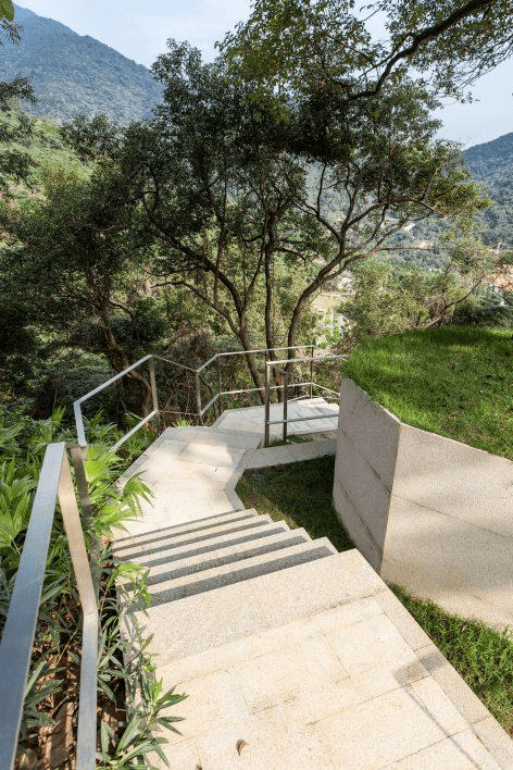 项目打造注重纪念园与休闲旅游复合功能的使用空间体验,营造罗浮山的