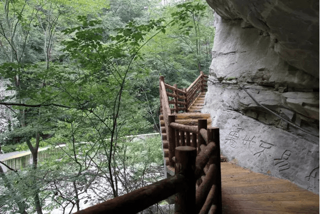 不到太白山,不知太白鸟道