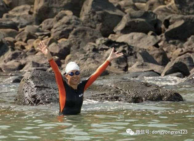 山西女子横渡琼海第一人—运城水院女子冬泳队王水亮