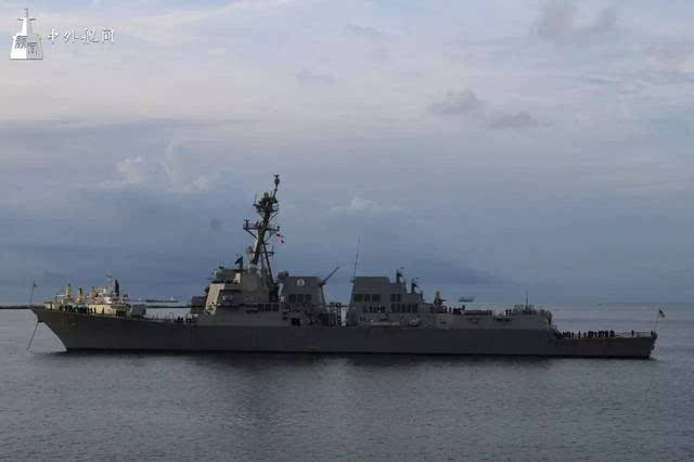 舰 "约翰·芬"号 (uss john finnddg-113)与 "拉斐尔·佩拉尔塔"号