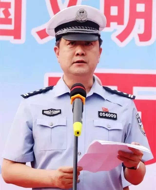 誓师大会上,市公安局副局长,交警支队长穆桂树发表重要讲话并指出