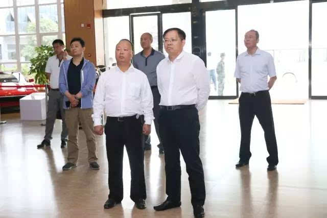 经过董事长的详细解说,考察团一行对项目建设速度和发展理