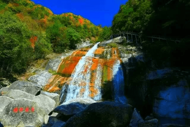 周边景点:鼓城山景区,白龙宫景区 光雾山作为川东北第一高峰,自然景观