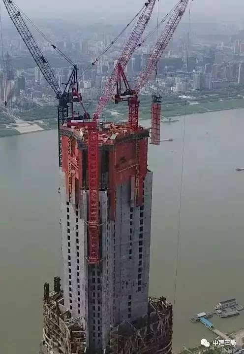【看工地】近500米高空中拆除亚洲房建最大动臂塔吊,中建三局这项绝技