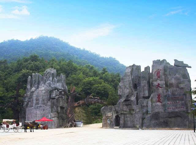 内乡宝天曼景区一日游:果真是历史名山