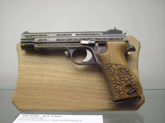 西格p210在1949年推出,之后便成为瑞士陆军的制式手枪,当时命名为