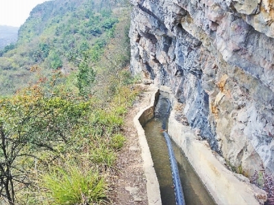 穿行在悬崖峭壁上的大发渠.光明日报记者 张春雷摄/光明图片