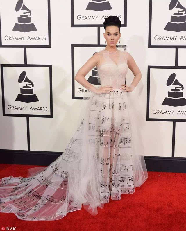 水果姐katy perry穿valentino 2014春夏高定裙出席第56届格莱美