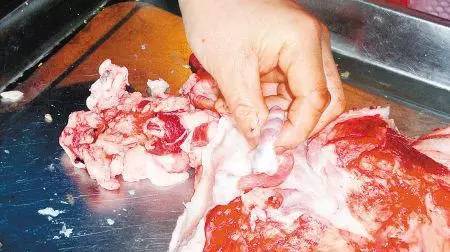 牛,羊血脖肉和喉气管肉,也有认为是含有淋巴结的肉的统称