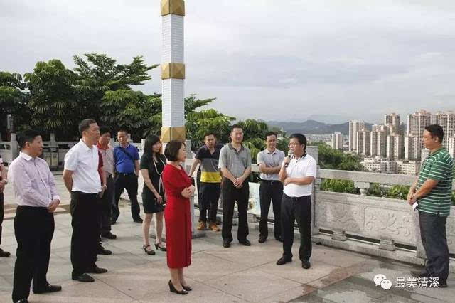 当天,镇领导王耀明,李胜堂,王笑媚,林均瑜及各村(社区)党工委书记