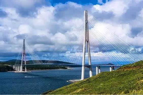 俄罗斯岛大桥(russky island bridge)是连接海参崴金角湾和俄罗斯岛的