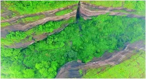 地址:始兴县沈所镇八一村铜钟寨风景区 如果要大写一个对大自然的