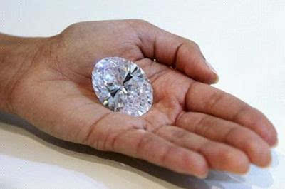 拥有一枚克拉钻石每个女人的梦想,五克拉,十克拉的钻戒对于普通人来说